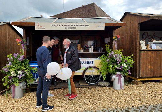 fTDM-6e-glace-a-la-ferme-famille-sommer les-reussilles (2872 visites) fTDM-6e-glace-a-la-ferme-famille-sommer les-reussilles